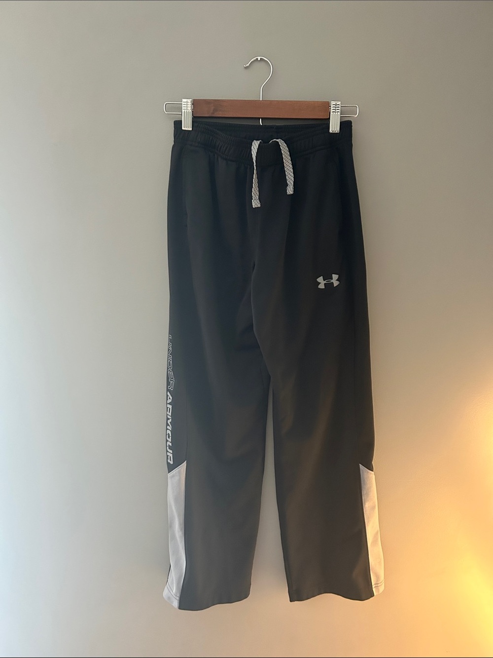 Under Armour Kids' Large Black Athletic Sweatpants with Gray Accents
